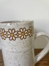 Load image into Gallery viewer, Daisy Chain Mug