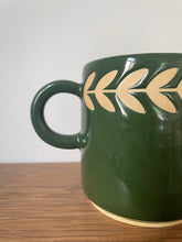 Load image into Gallery viewer, Green Laurel Mug